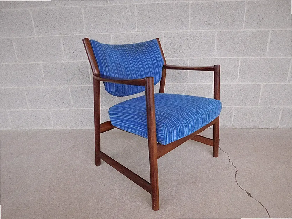 Mid-Century Rosewood Modern Arm Lounge Chair